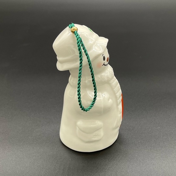 Belleek 2009 Annual Snowmen Snowman with Umbrella Bell Christmas Tree Ornament - Picture 7 of 15